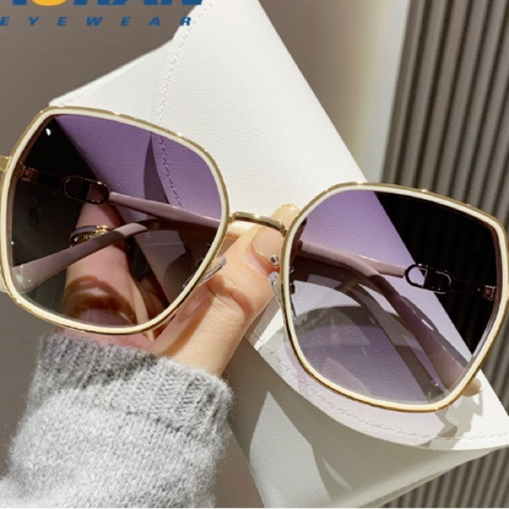 Elegant Gold Frame Sunglasses with Purple Lenses